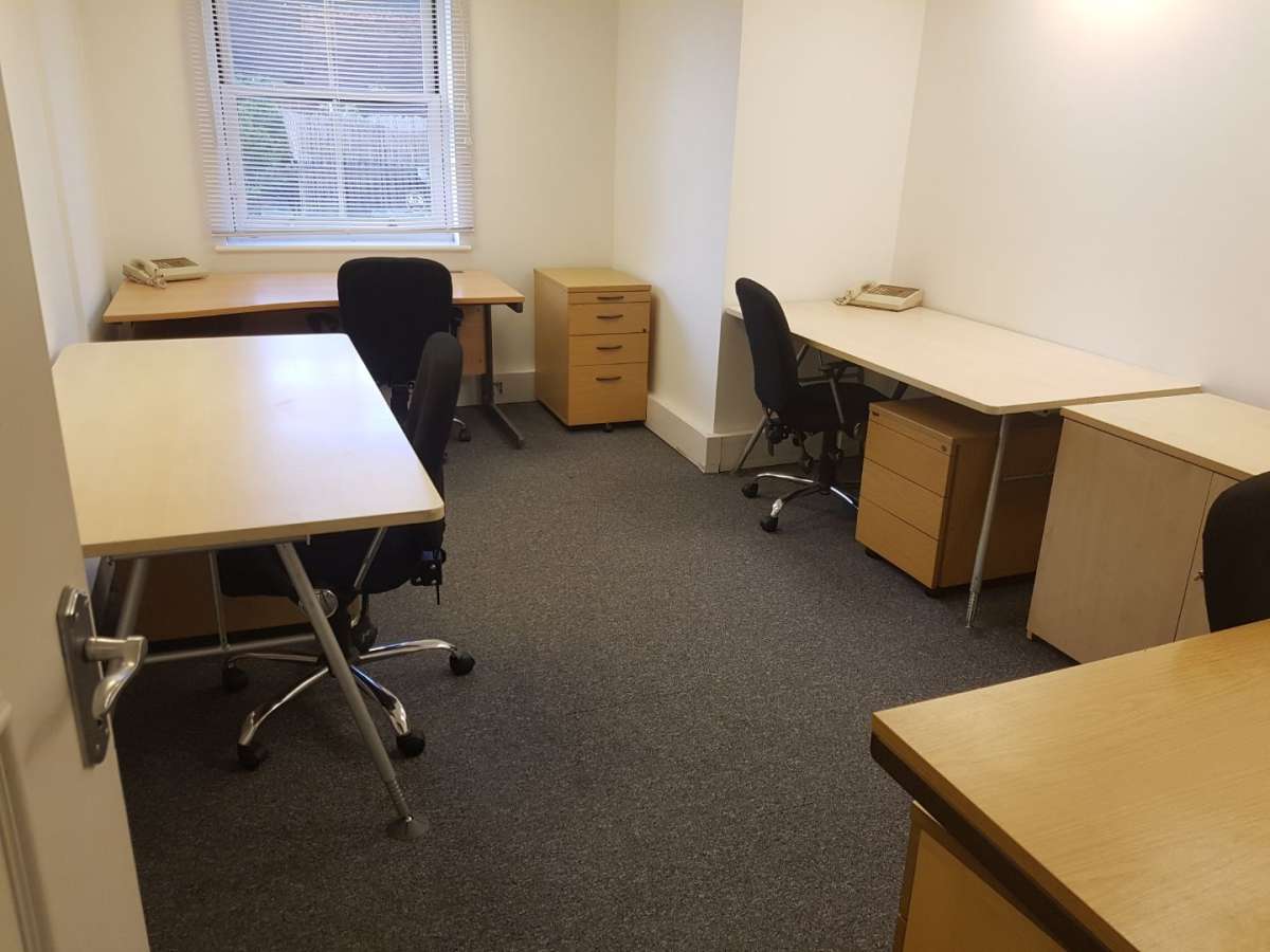 Office in Slough - photo 3