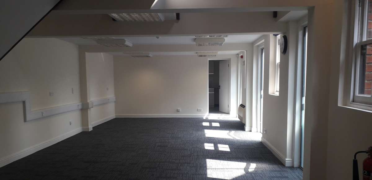 Office in Slough - photo 4