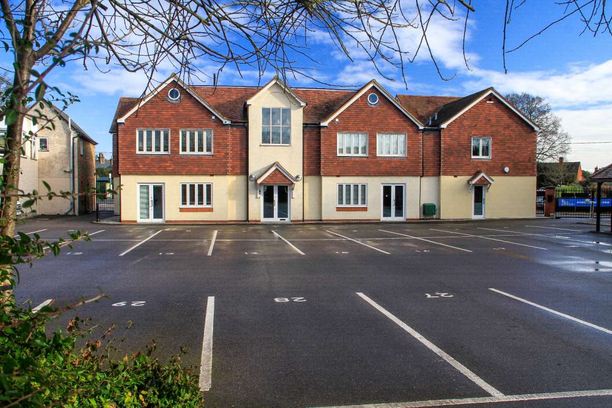 Office in Woking - photo 3