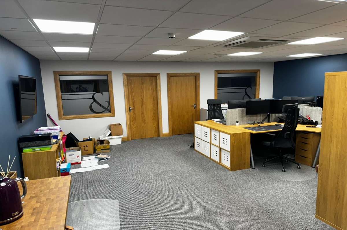 Office in Lisburn - photo 4