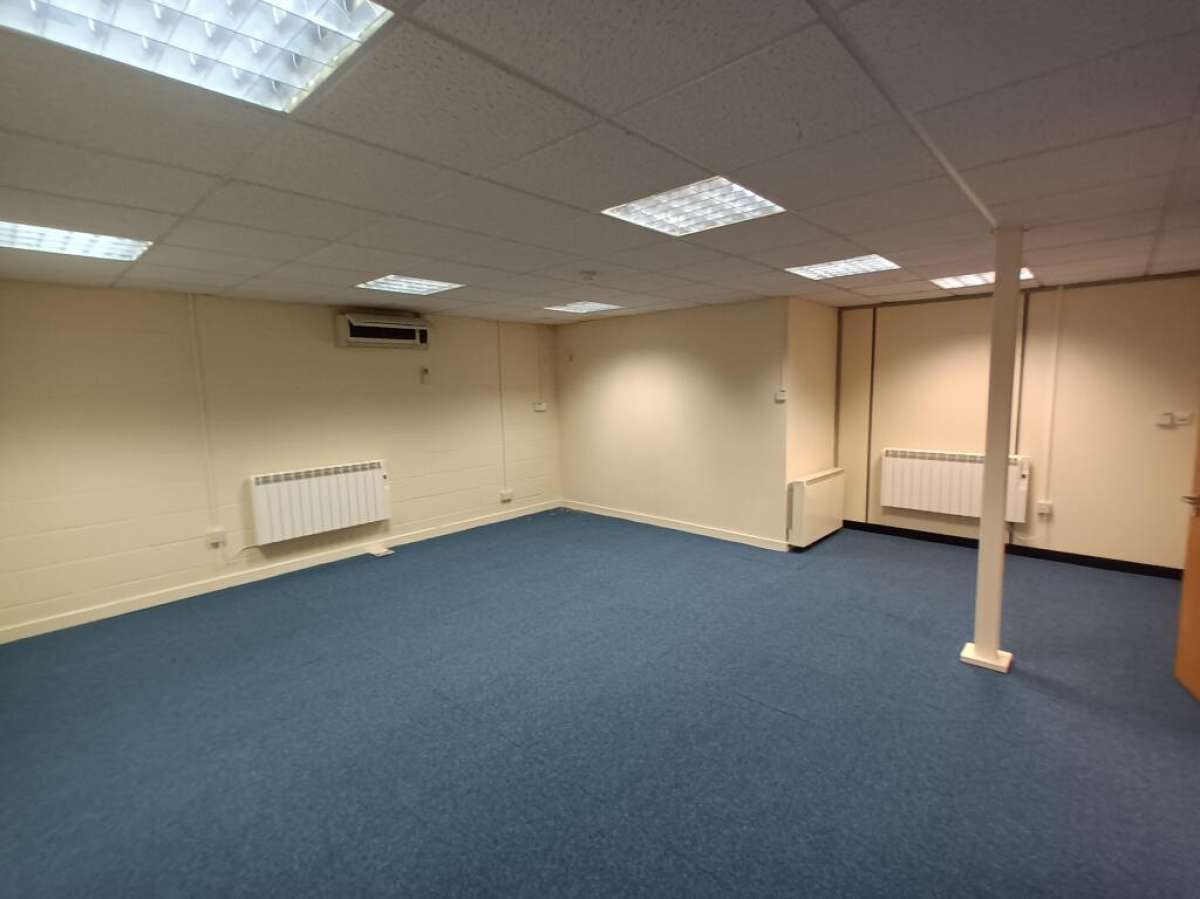 Office in Normanton - photo 2