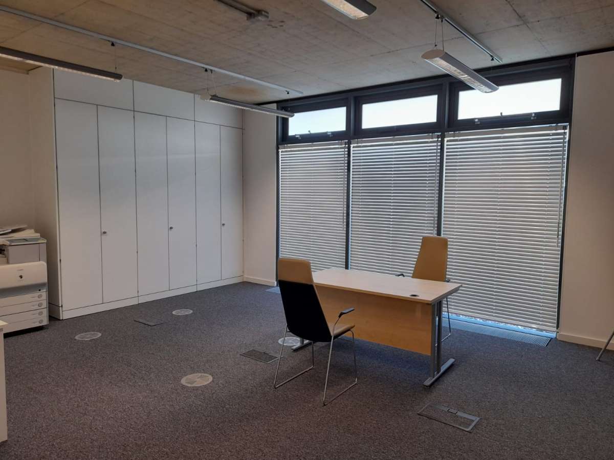 Office in Luton - photo 3