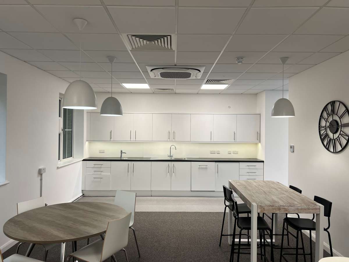 Office in Eastleigh - photo 4