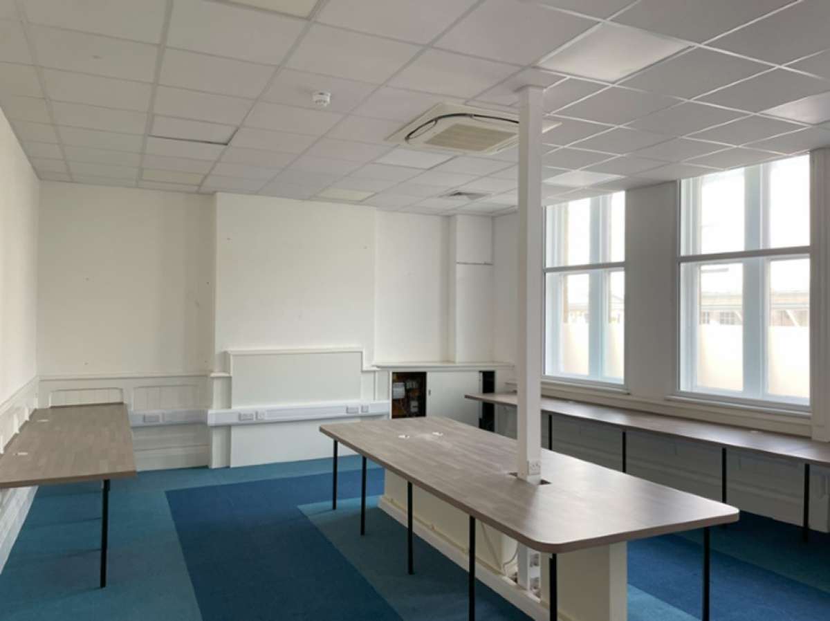 Office in Highbridge - photo 3