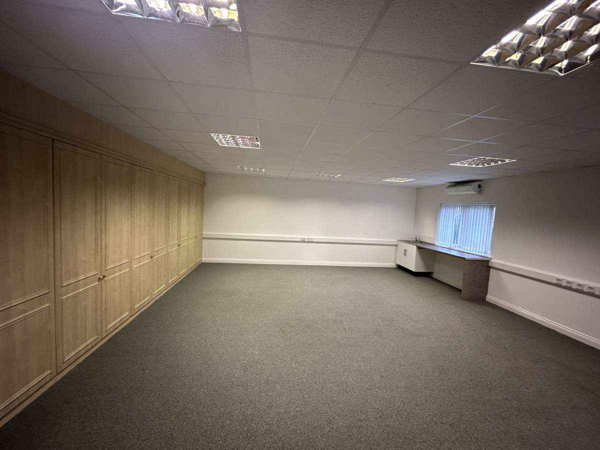 Office in Doncaster - photo 4