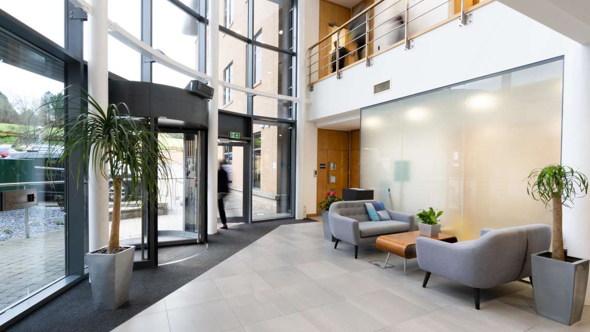 Office in Luton - photo 3