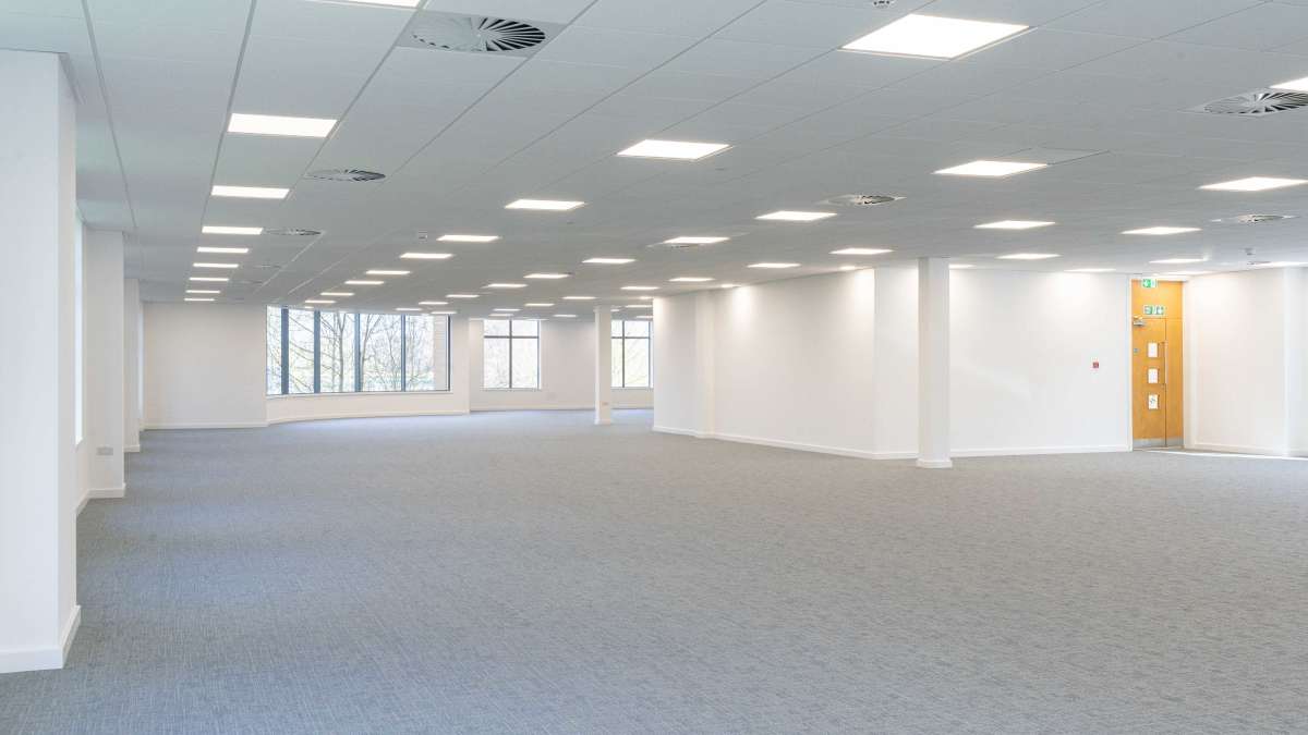 Office in Luton - photo 4