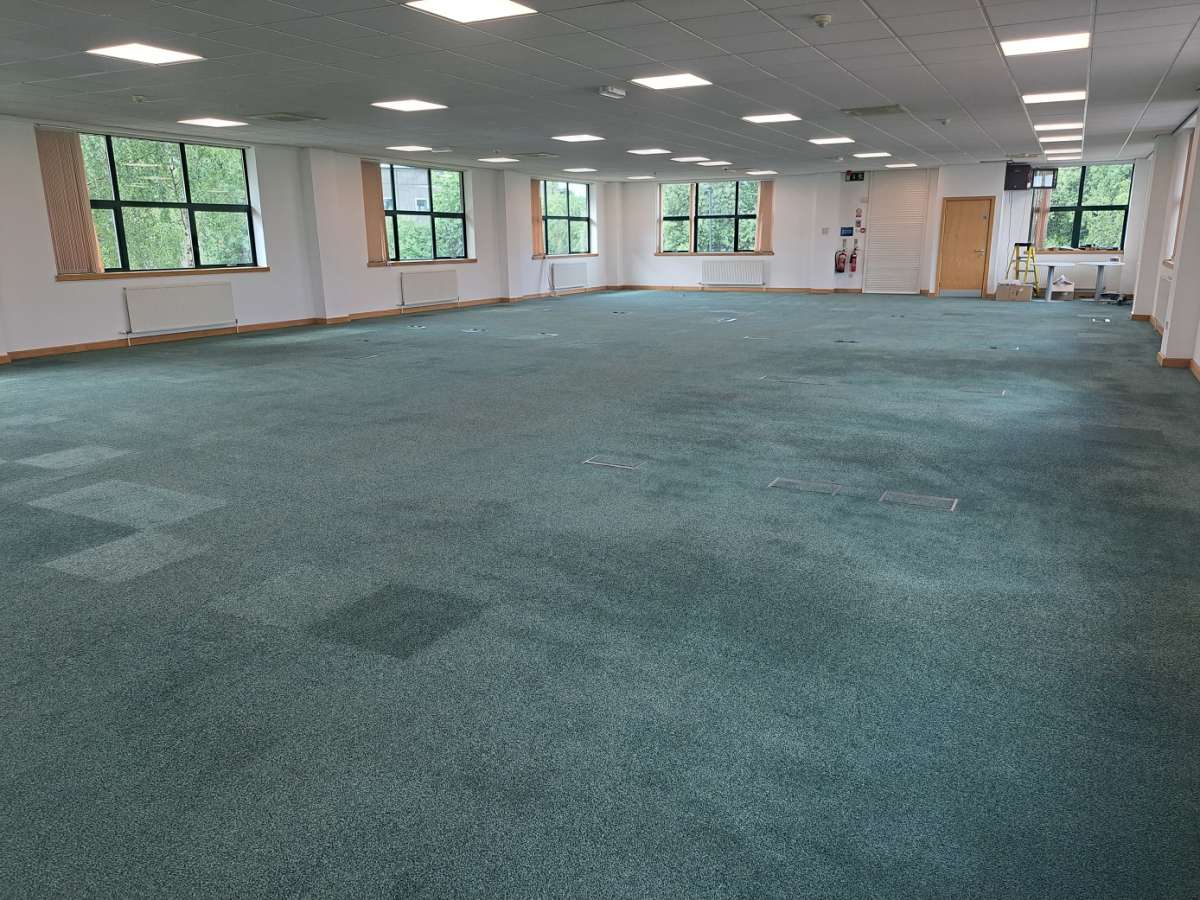 Office in Oldham - photo 3