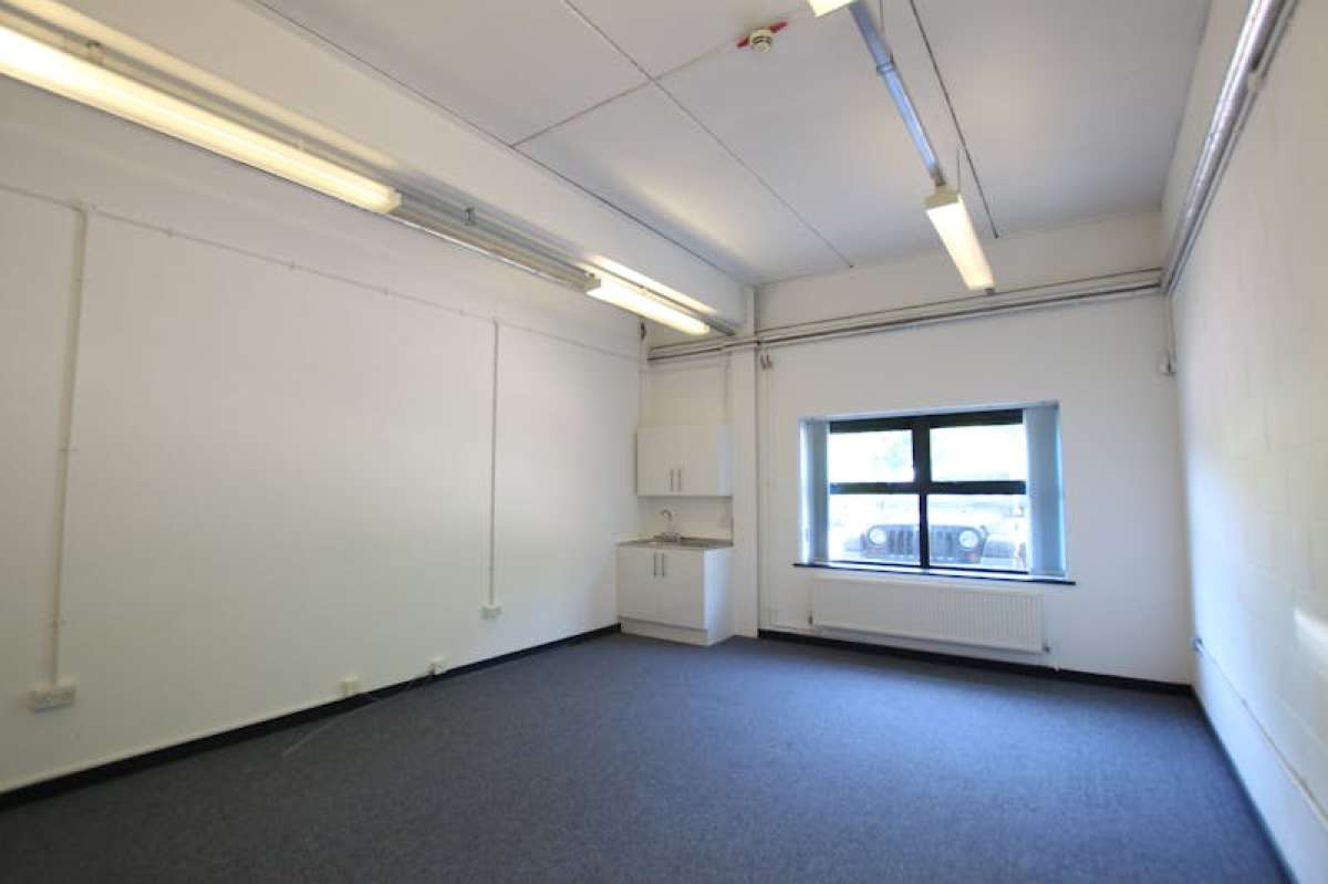 Office in Farnham - photo 4