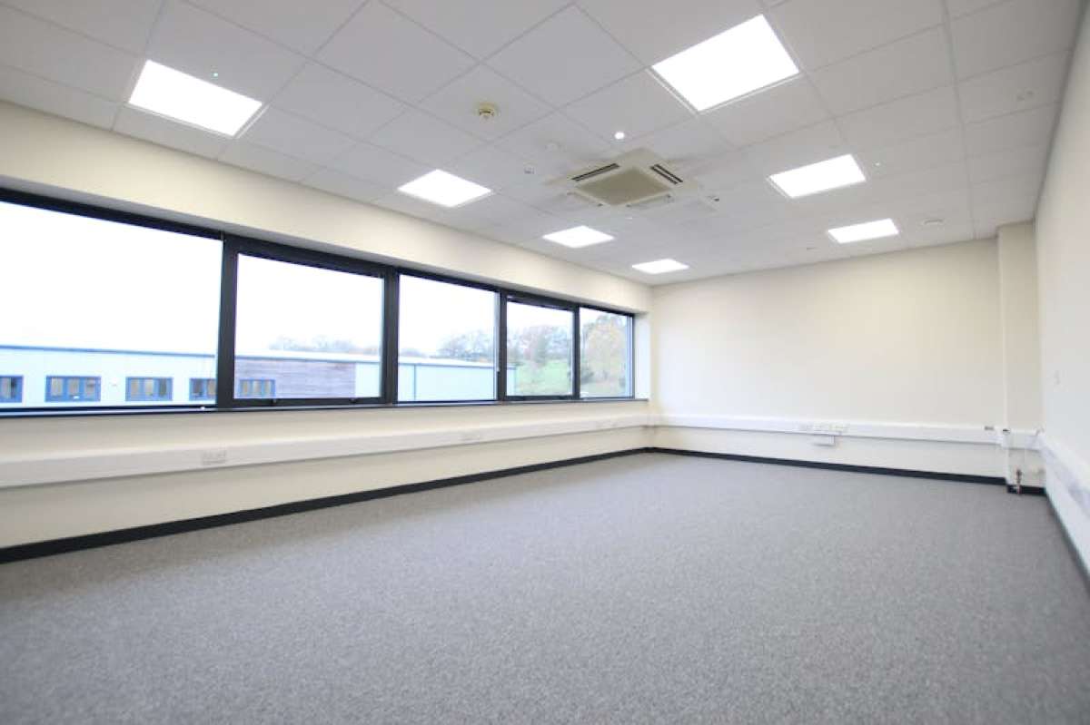 Office in Farnham - photo 2