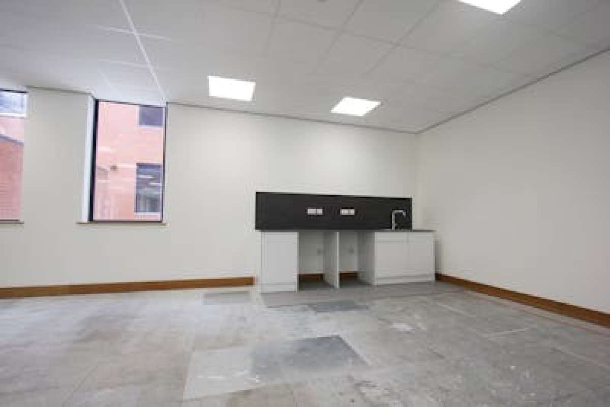 Office in Fareham - photo 3
