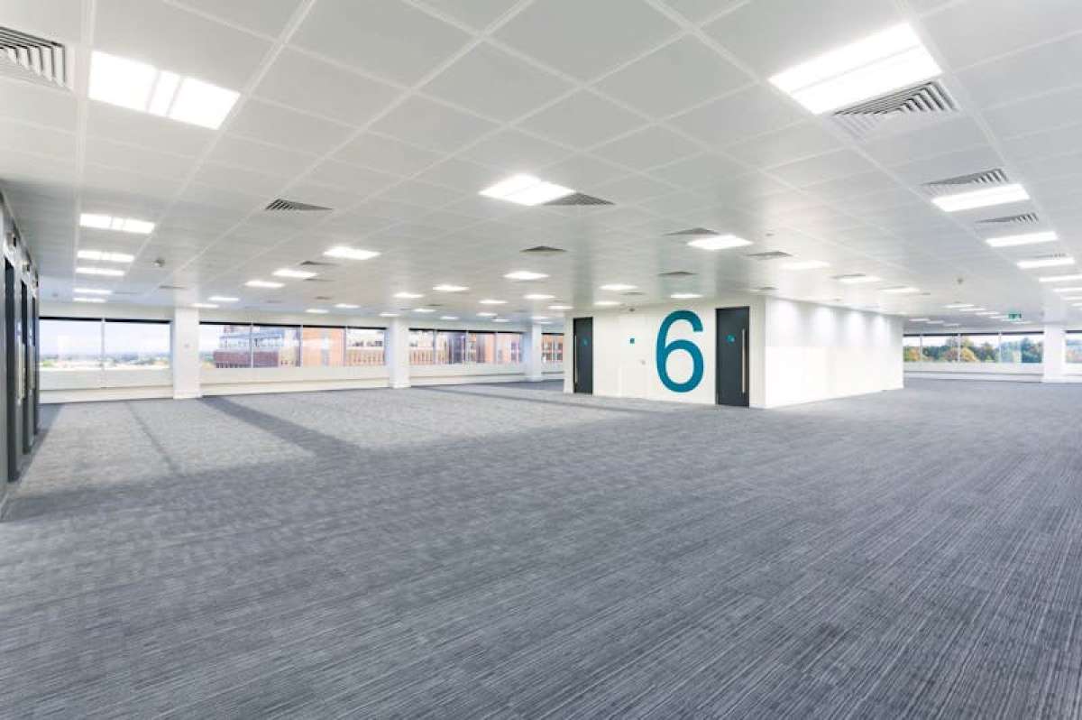 Office in Woking - photo 3