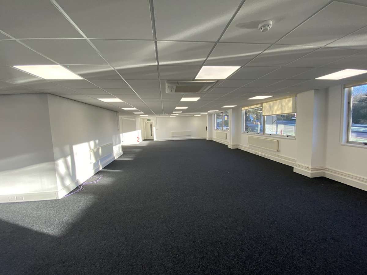 Office in Halesowen - photo 2