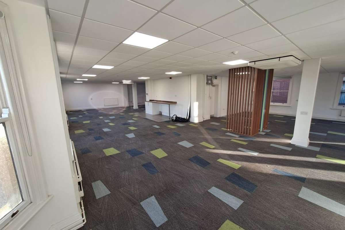 Office in Nottingham - photo 4