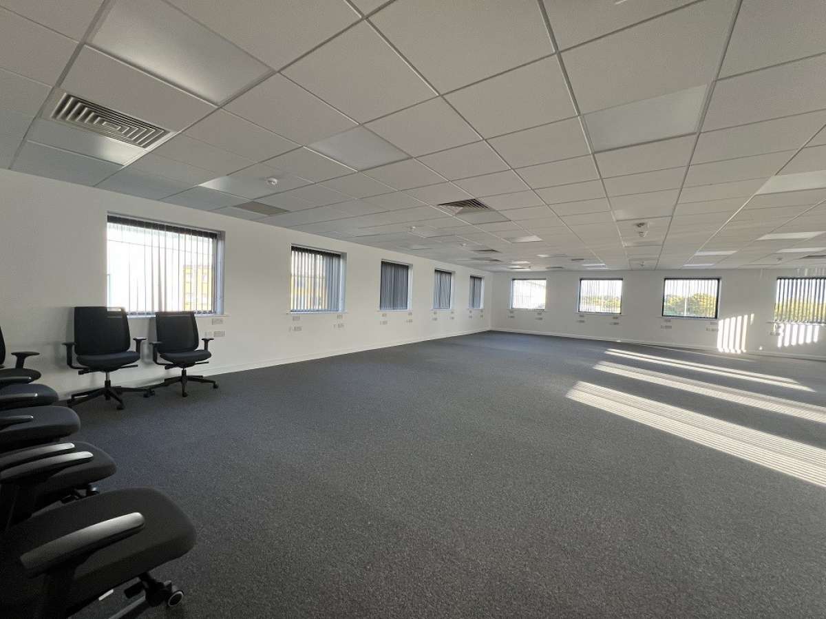 Office in Kidderminster - photo 3