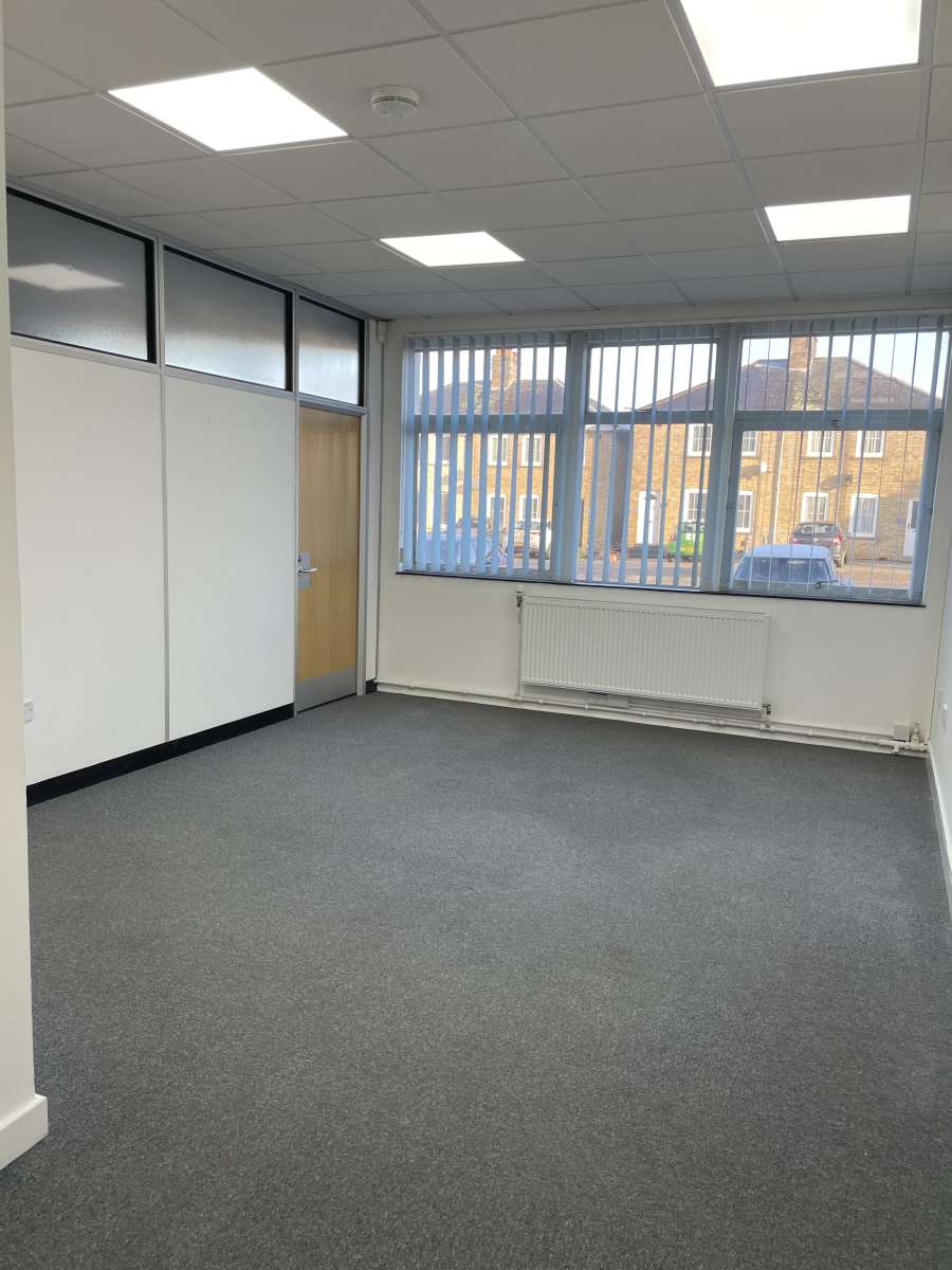 Office in Newmarket - photo 4