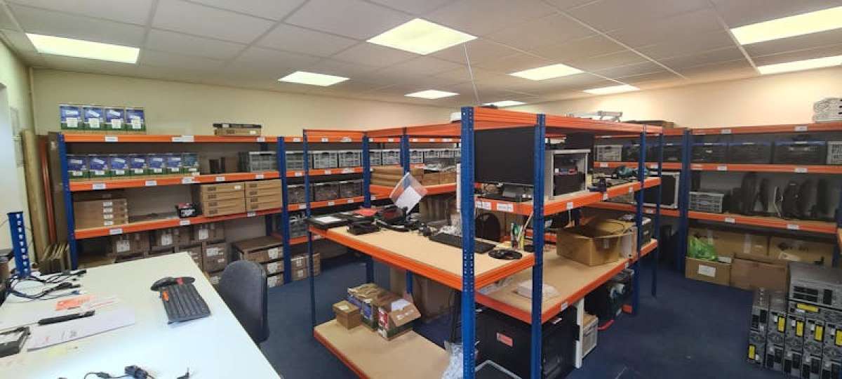 Office in Chertsey - photo 4