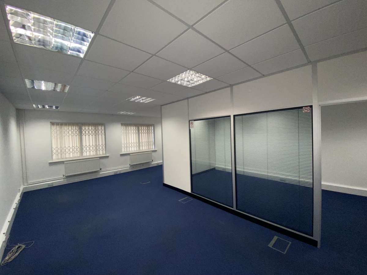 Office in Wolverhampton - photo 3