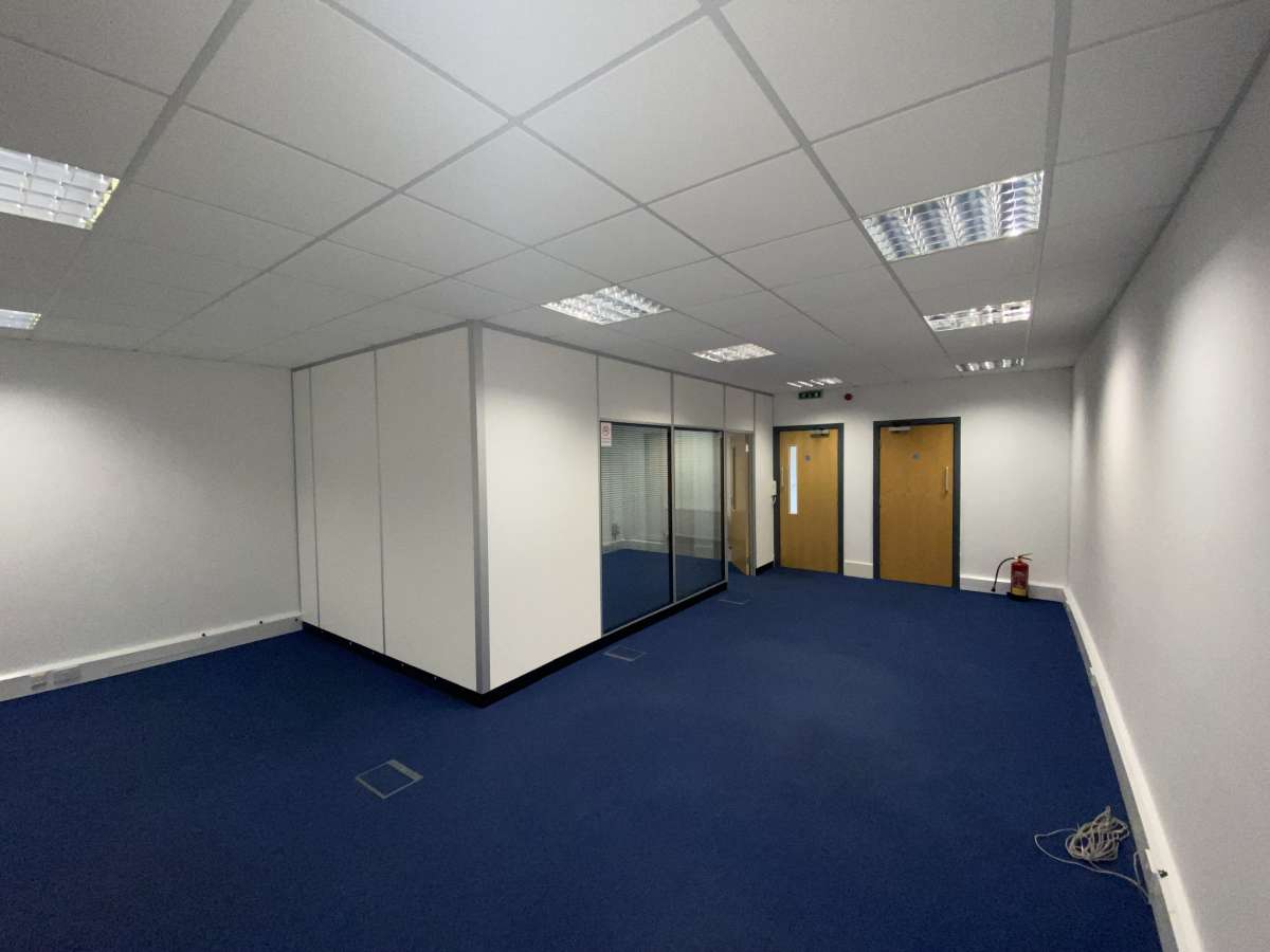 Office in Wolverhampton - photo 4