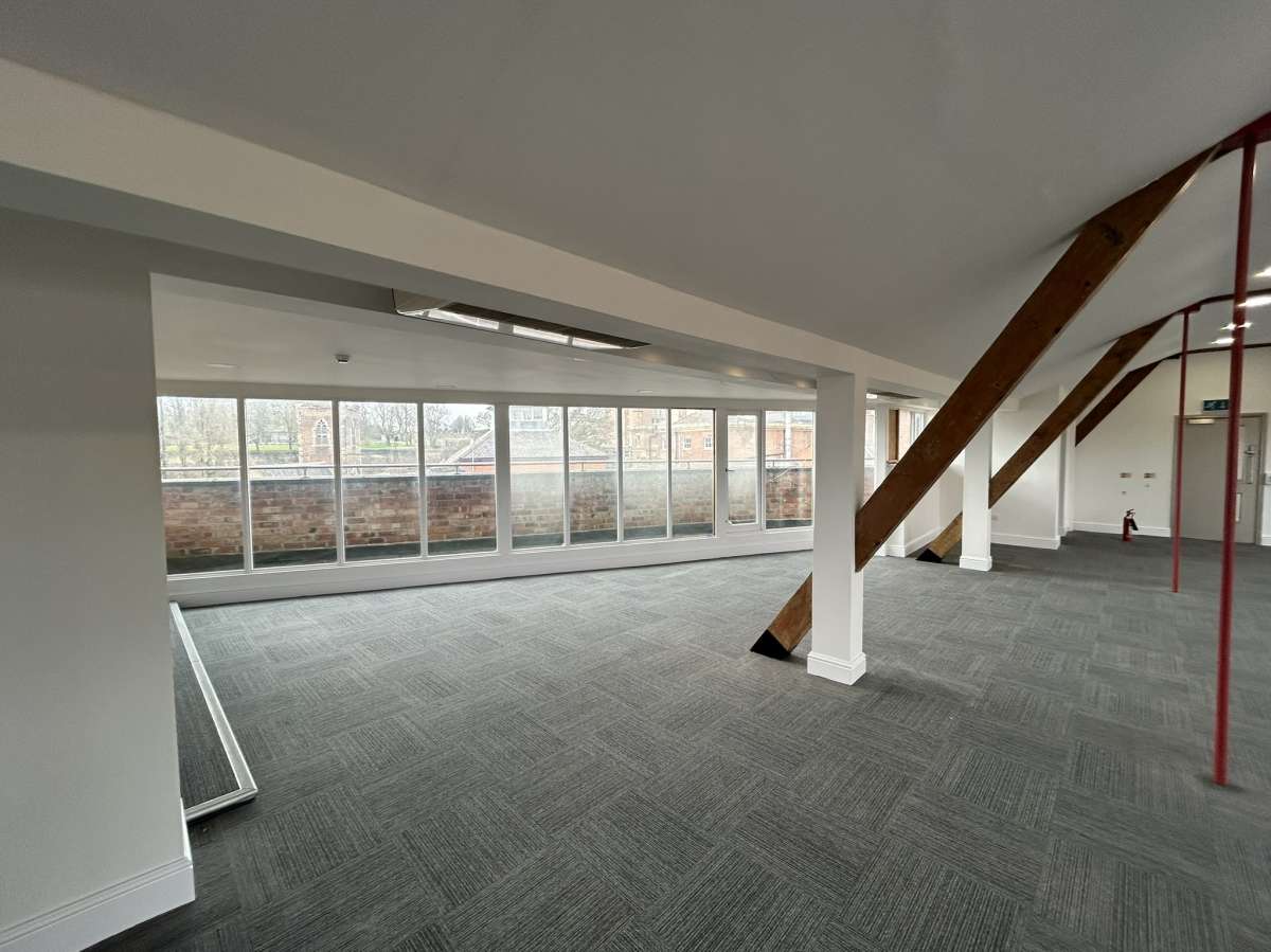 Office in Nottingham - photo 3