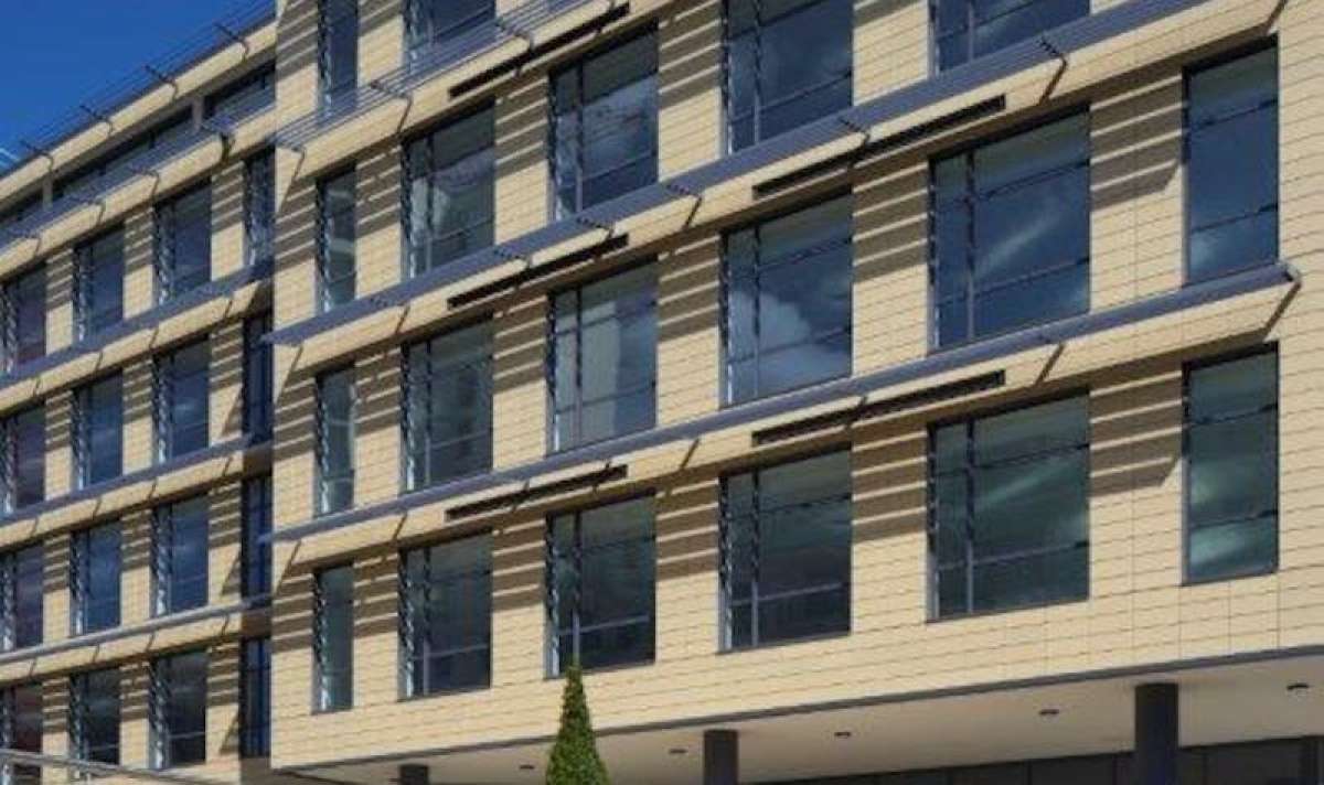 Office in Woking - photo 3