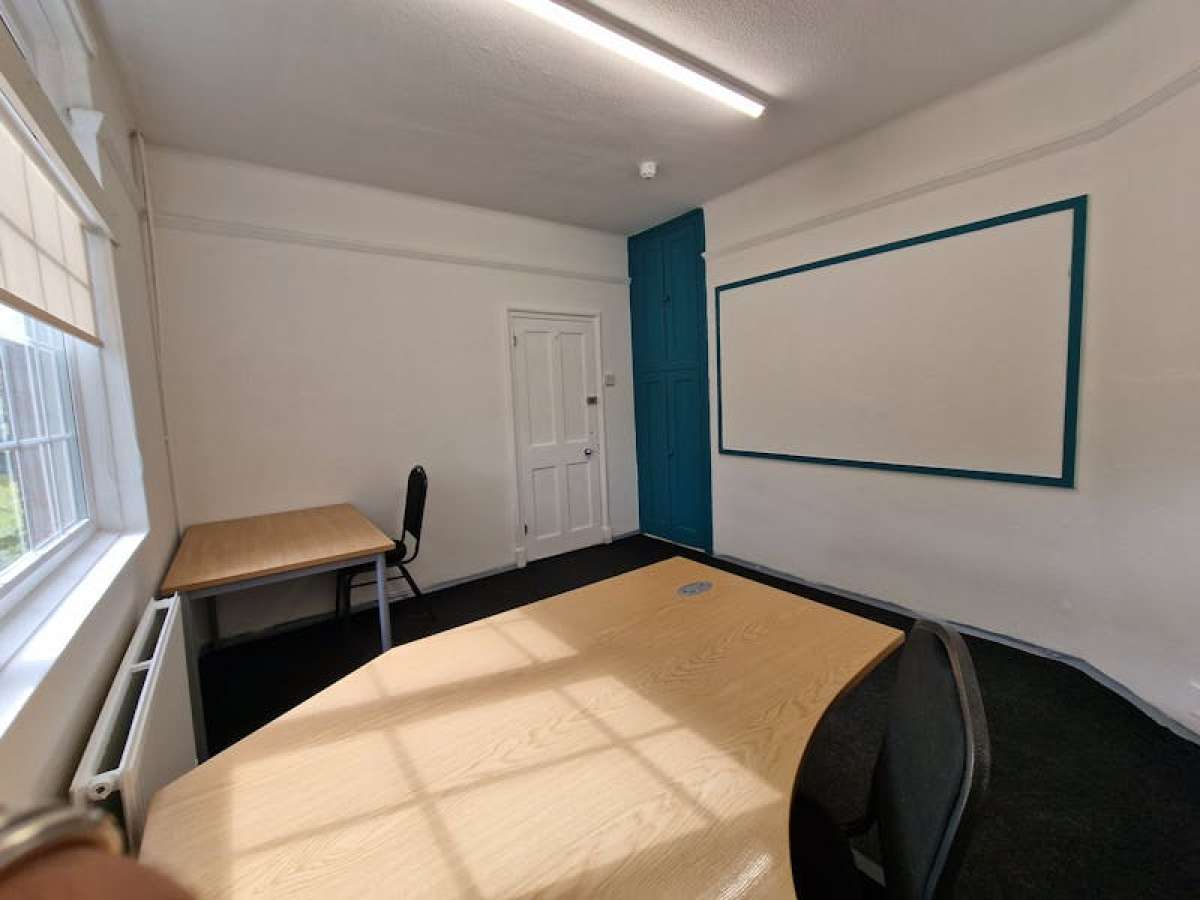 Office in Bordon - photo 2