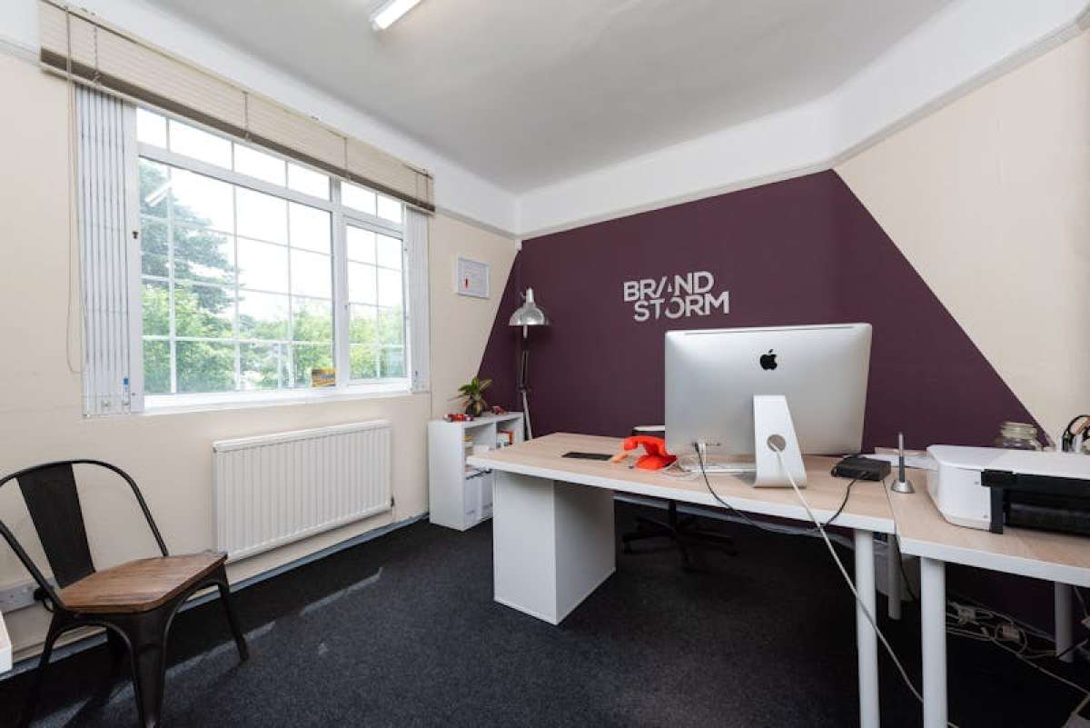 Office in Bordon - photo 3