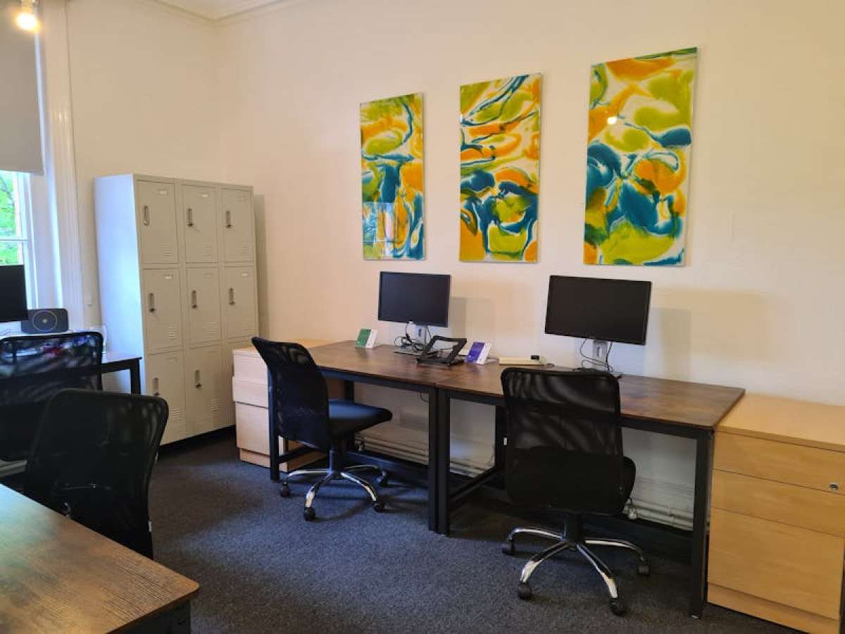 Office in Bordon - photo 2