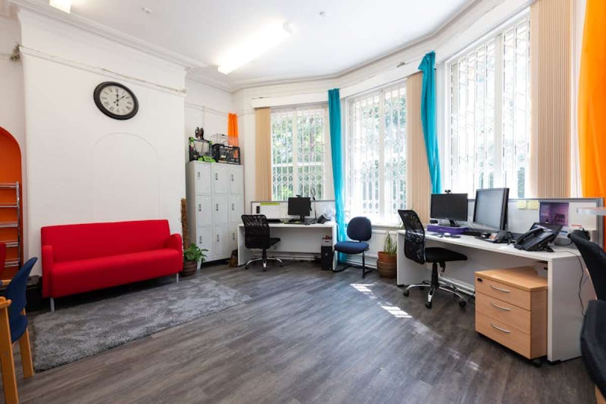 Office in Bordon - photo 4