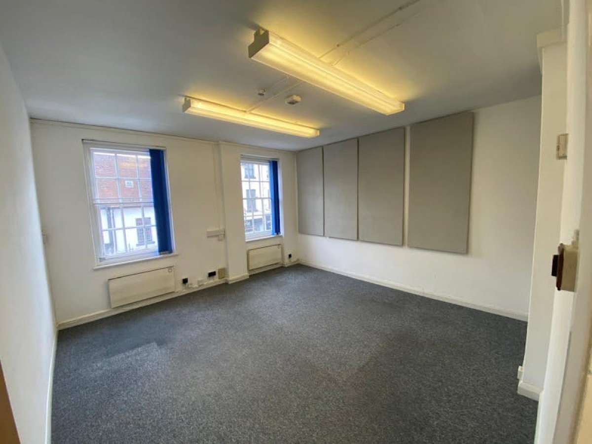 Office in Farnham - photo 2