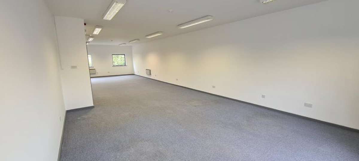 Office in Woking - photo 2