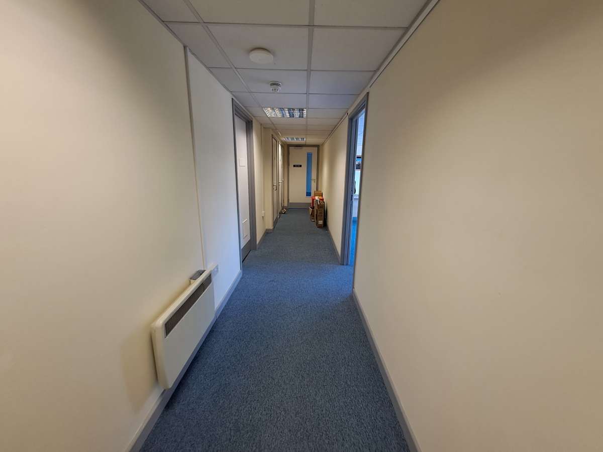 Office in Redruth - photo 4