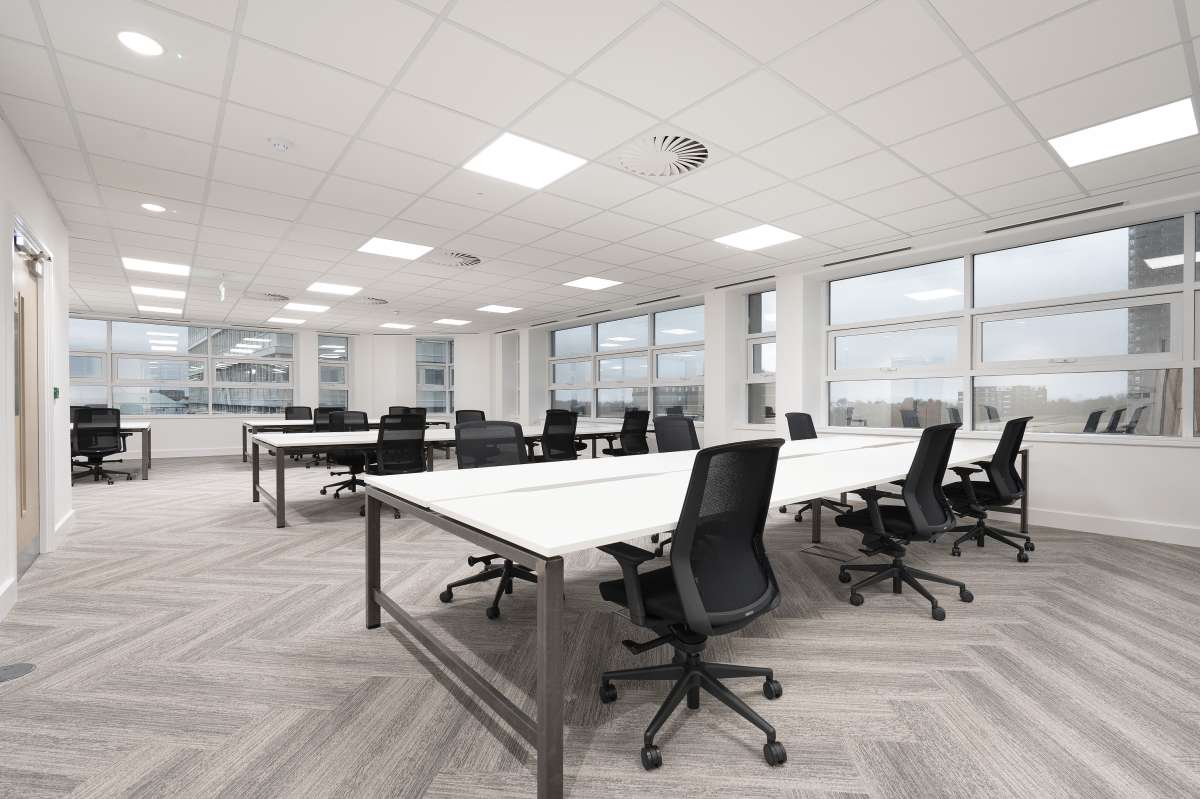 Office in Sutton - photo 4