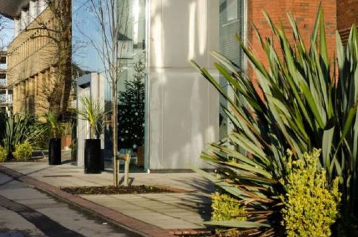 Office in Crawley - photo 3