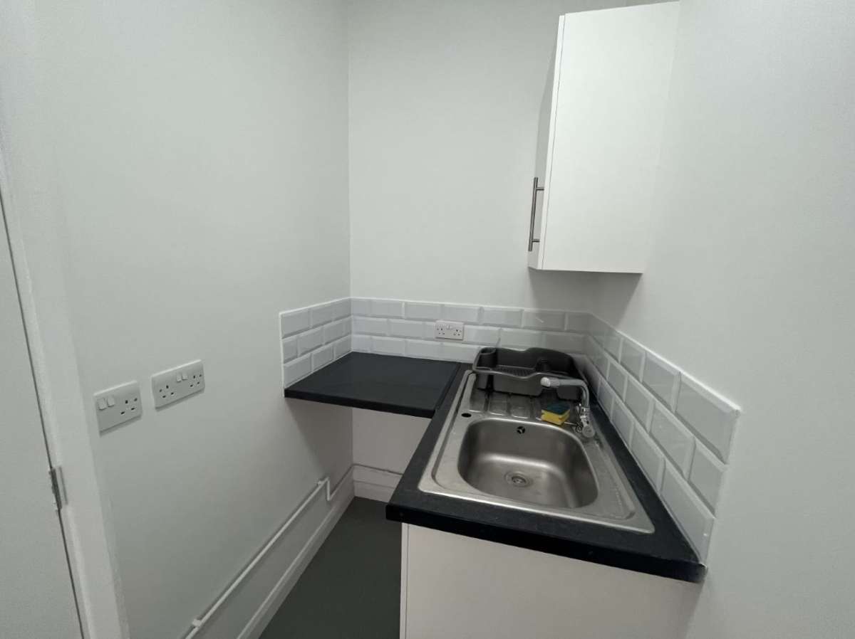 Office in Crawley - photo 3