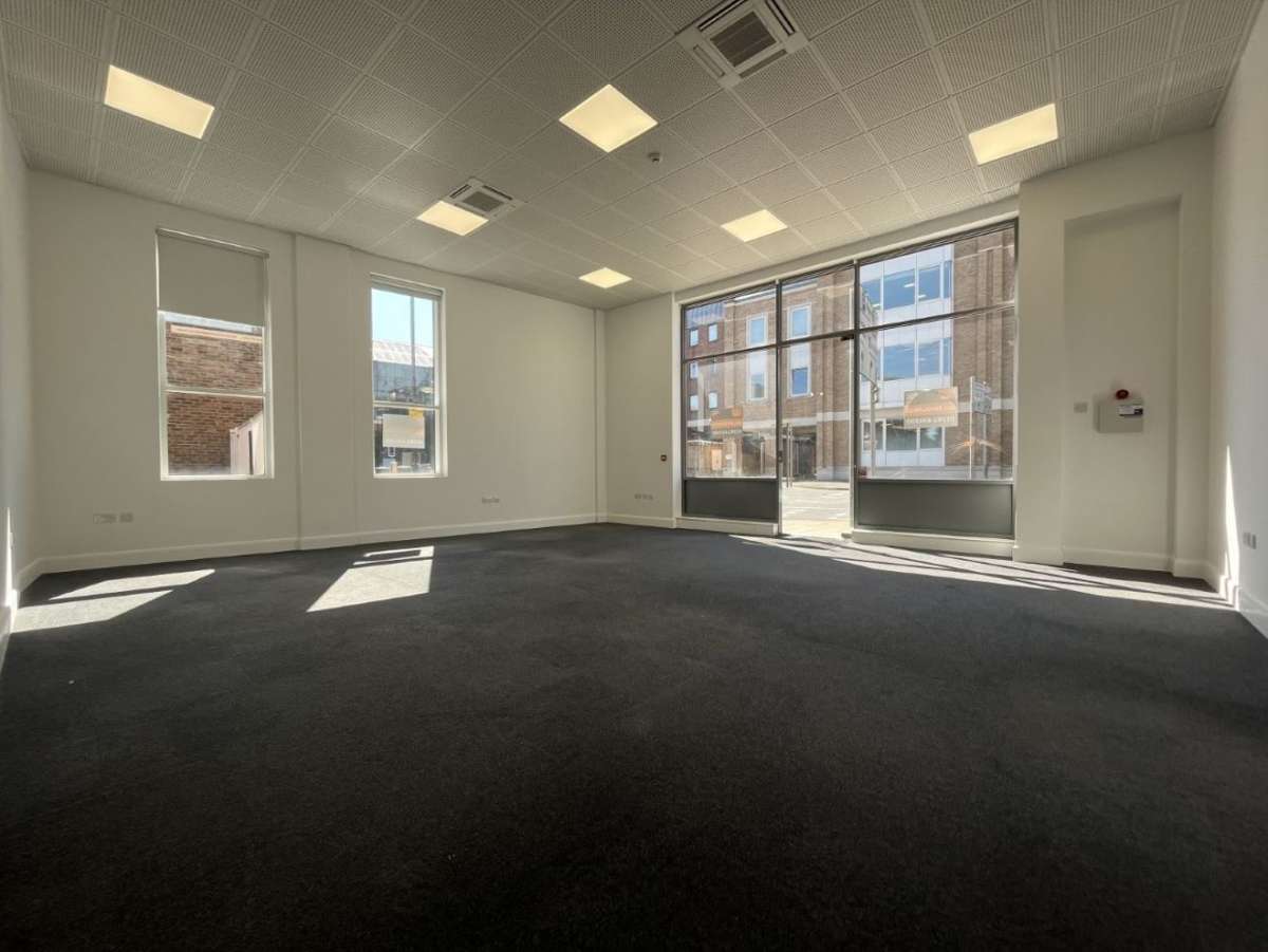 Office in Crawley - photo 4