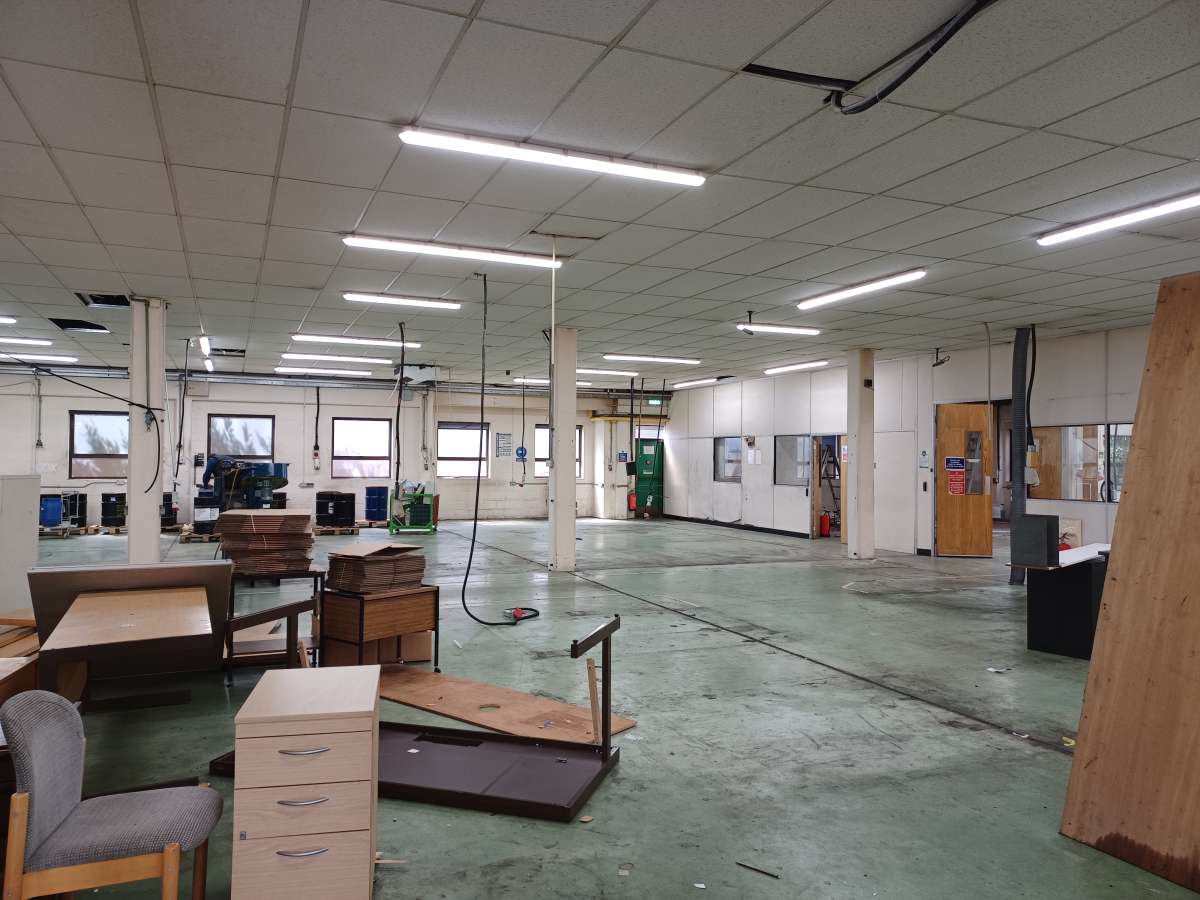 Office in Tadworth - photo 3