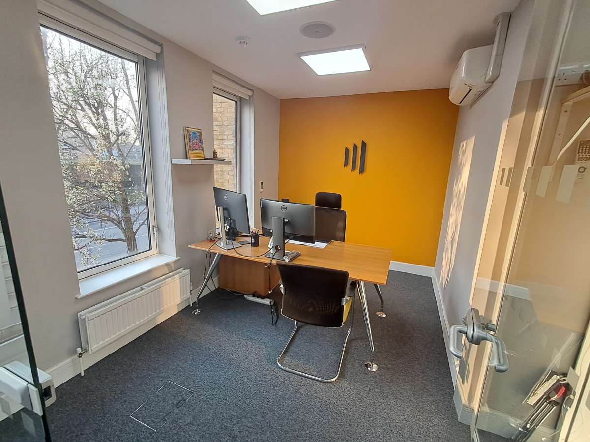 Office in South Croydon - photo 2