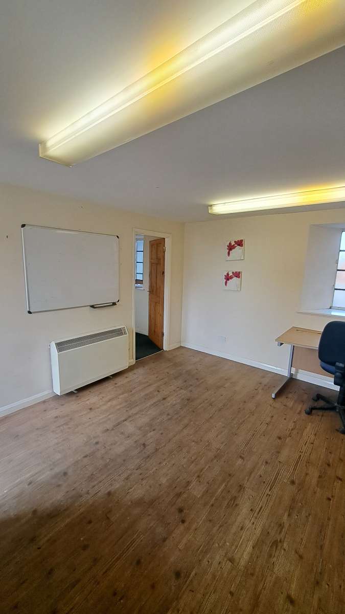 Office in Bedford - photo 3