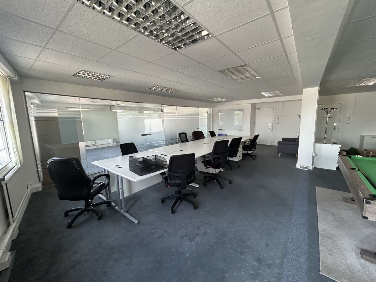 Office in Cheadle - photo 2