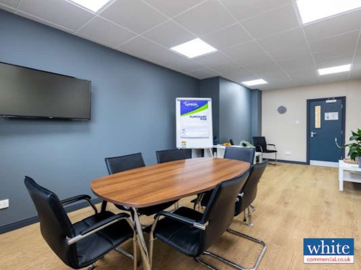 Office in Bicester - photo 3