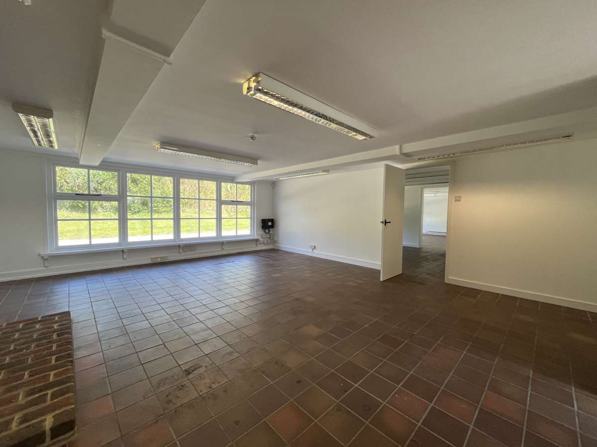 Office in Fareham - photo 2