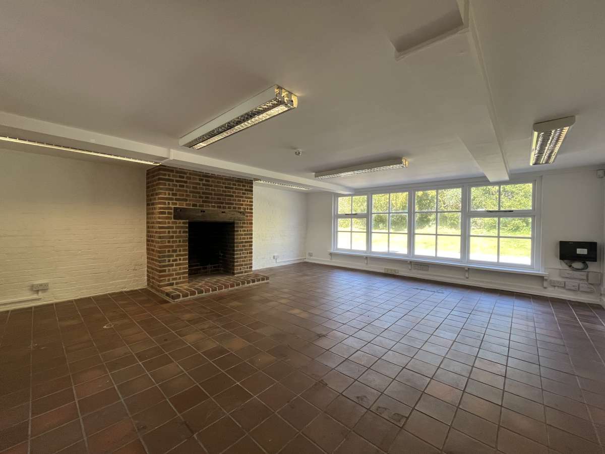 Office in Fareham - photo 3