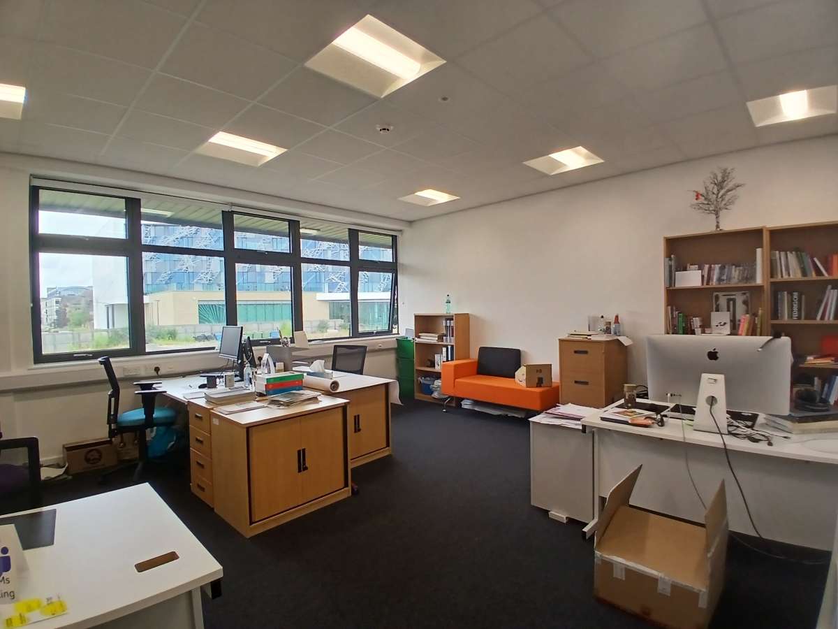 Office in Huddersfield - photo 4
