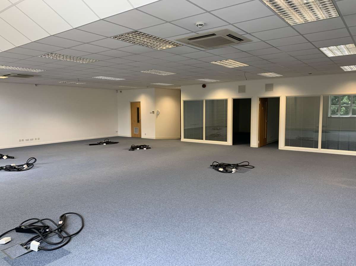 Office in Lincoln - photo 3