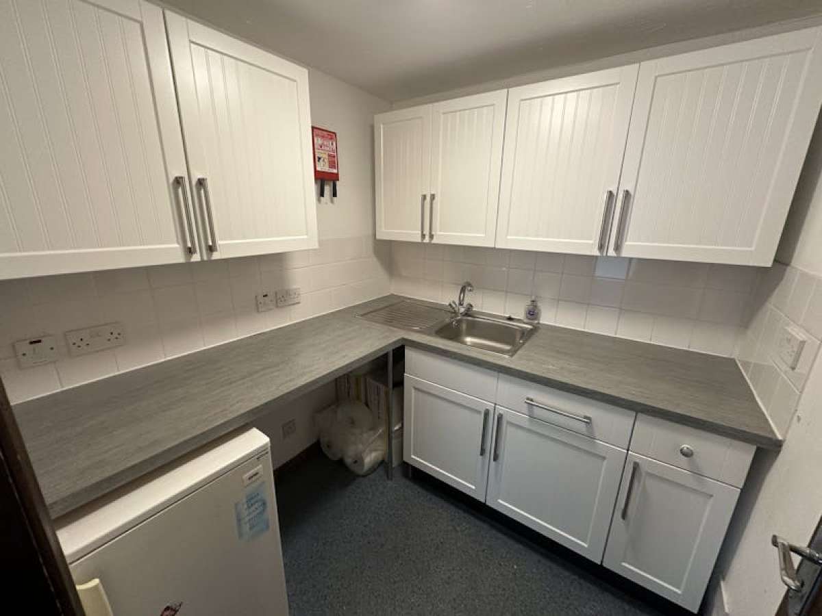 Office in Farnham - photo 3