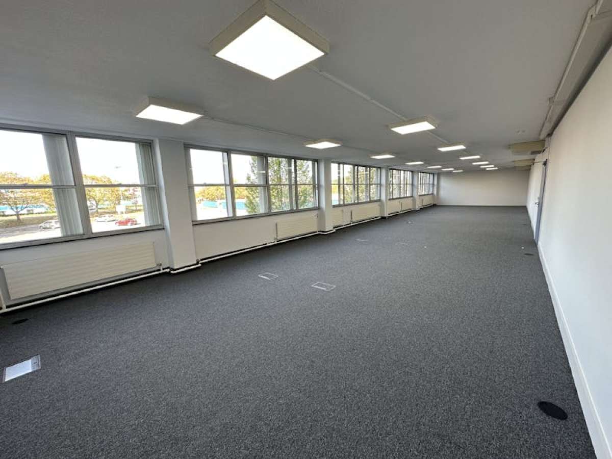 Office in Farnborough - photo 2