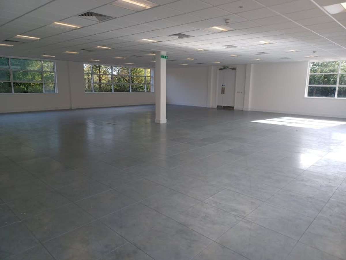 Office in Bracknell - photo 2