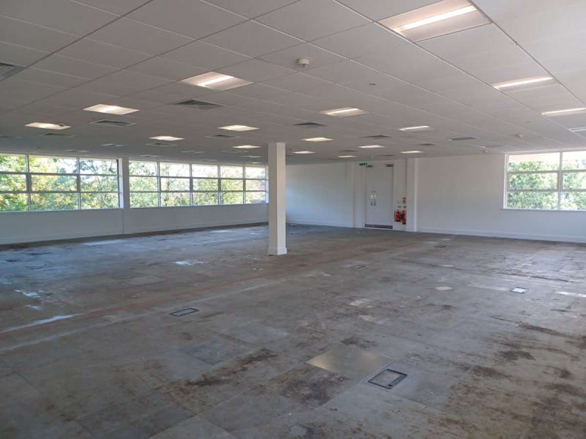 Office in Bracknell - photo 4