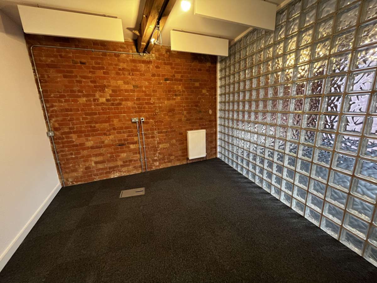 Office in Leicester - photo 3